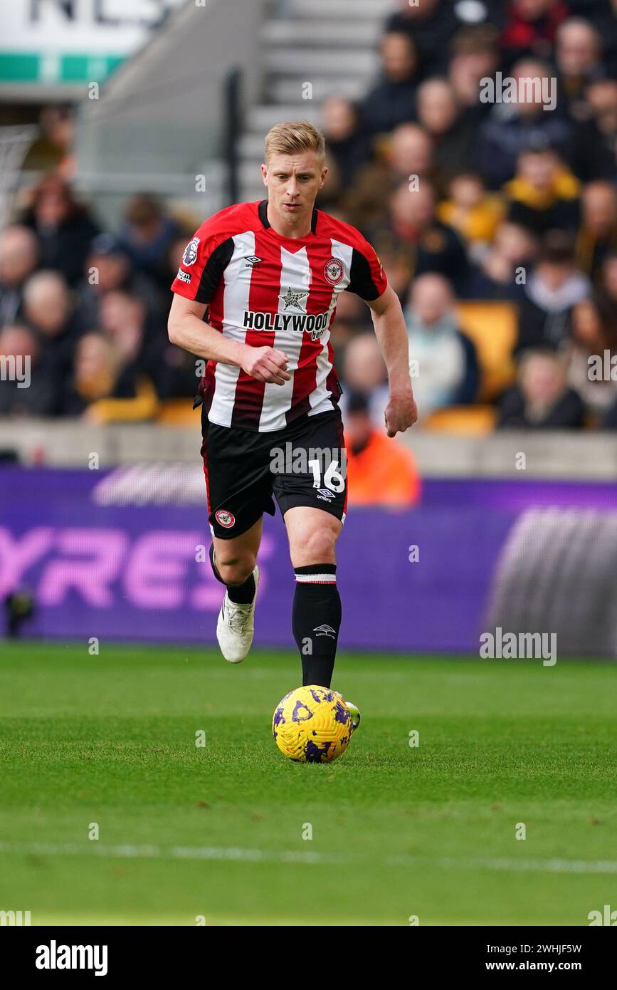 Wolverhampton, Großbritannien. Februar 2024. Ben Mee vom Brentford FC im Spiel der Premier League zwischen Wolverhampton Wanderers und Brentford am 10. Februar 2024 in Molineux, Wolverhampton, England. Foto von Scott Boulton. Nur redaktionelle Verwendung, Lizenz für kommerzielle Nutzung erforderlich. Keine Verwendung bei Wetten, Spielen oder Publikationen eines einzelnen Clubs/einer Liga/eines Spielers. Quelle: UK Sports Pics Ltd/Alamy Live News Stockfoto