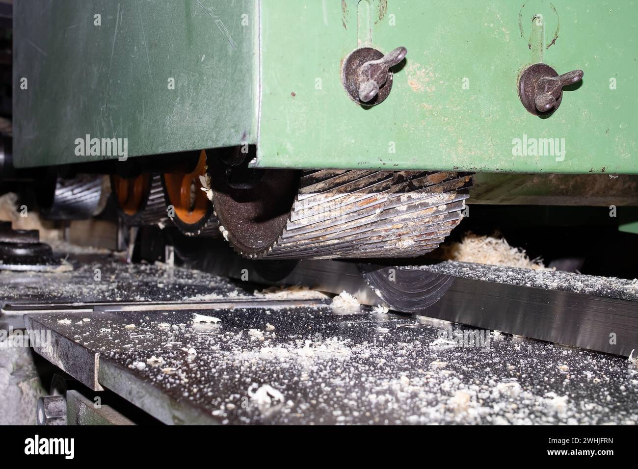 Industrielles Sägeblatt mit den Verzahnungen aus nächster Nähe Stockfoto