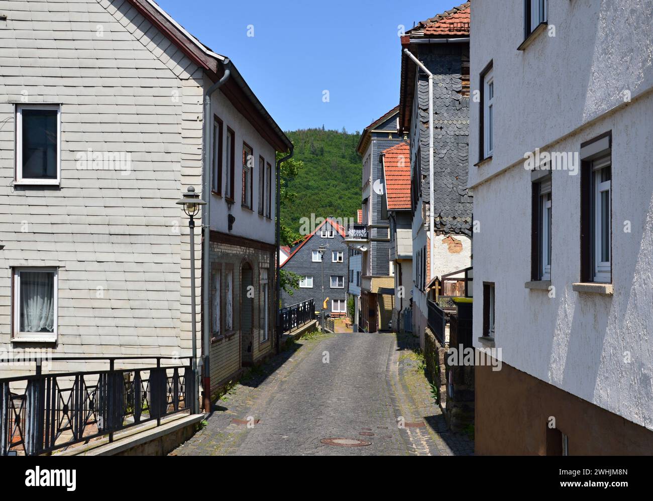 Enge Straße in der Altstadt von Ruhla im Thüringer Wald Stockfoto