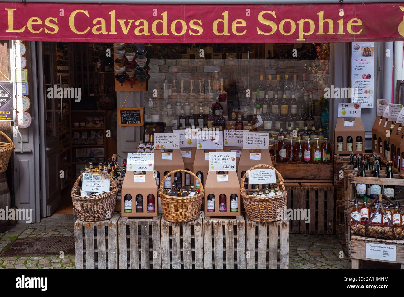 Calvados und Cidre Shop in Honfleur, Normandie, Frankreich Stockfoto