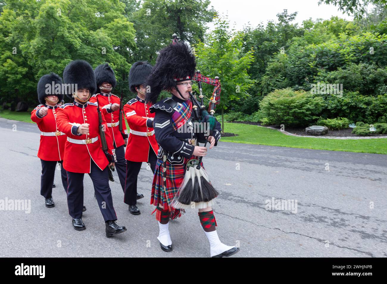 Ottawa, Kanada - 08. August 2023. Wachwechsel in der Rideau Hall, Regierungspalast in Ottawa Kanada Stockfoto