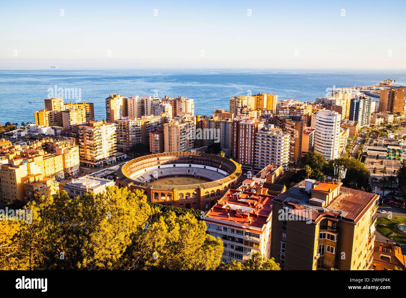 Blick über Malaga bei Sonnenuntergang Reisebanner Stockfoto