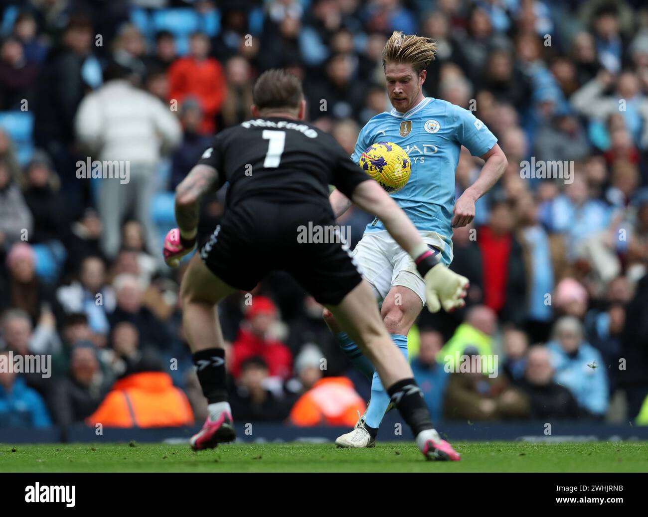 Etihad Stadium, Manchester, Großbritannien. Februar 2024. Premier League Football, Manchester City gegen Everton; Kevin de Bruyne aus Manchester City lobt Everton Torhüter Jordan Pickford Credit: Action Plus Sports/Alamy Live News Stockfoto