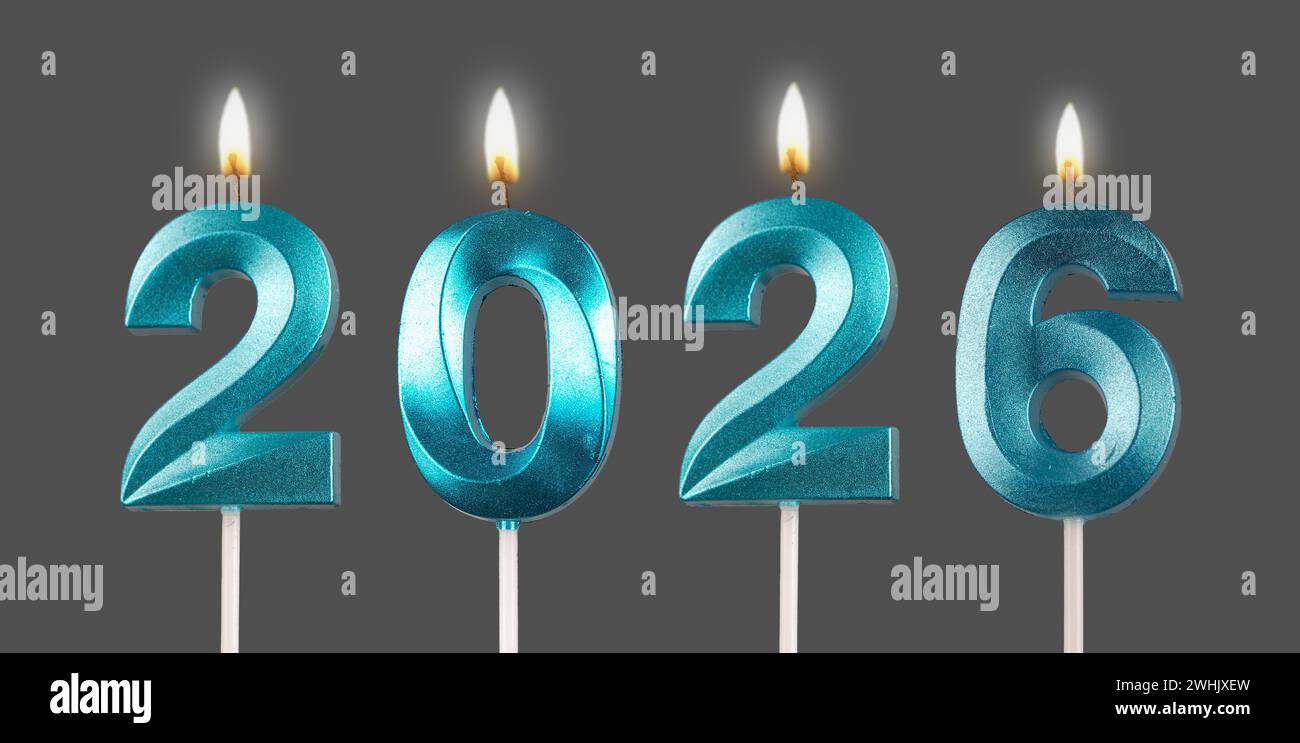2026 Neujahr, zahlenförmige Kerzen mit Licht Stockfoto
