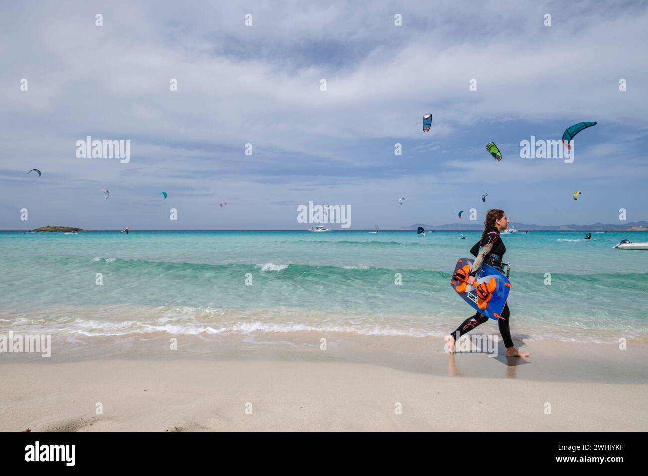 Kitesurfen am Strand von Illete Formentera Stockfoto