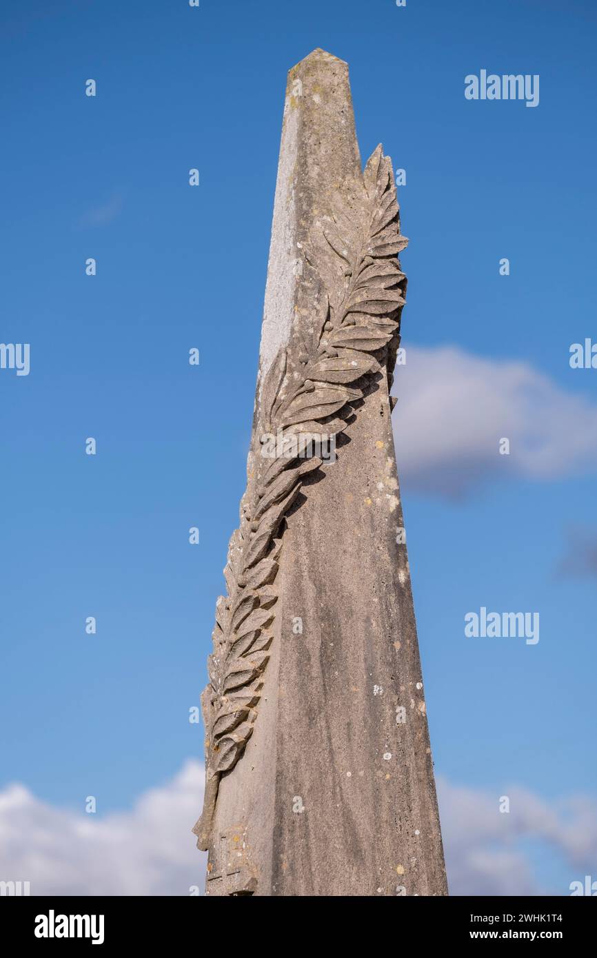 Laurel-Zweig auf dem ägyptischen Symbol eines Obelisken Stockfoto