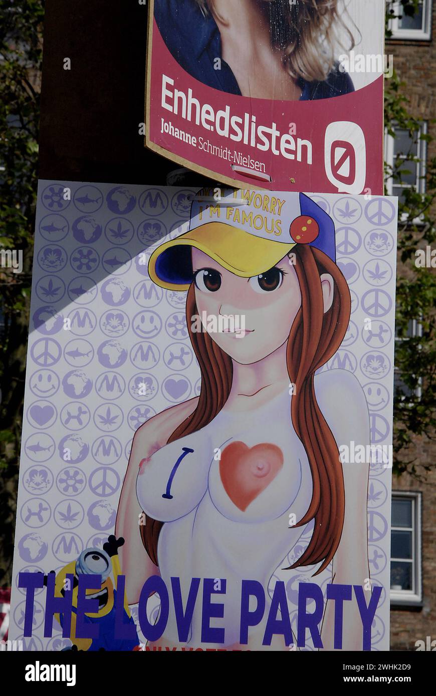 KOPENHAGEN/DÄNEMARK. 09. Juni 2015  gefälschtes Wahlplakat unter den dänischen Unterwürfigen Wahlplakaten die Love Party Stockfoto