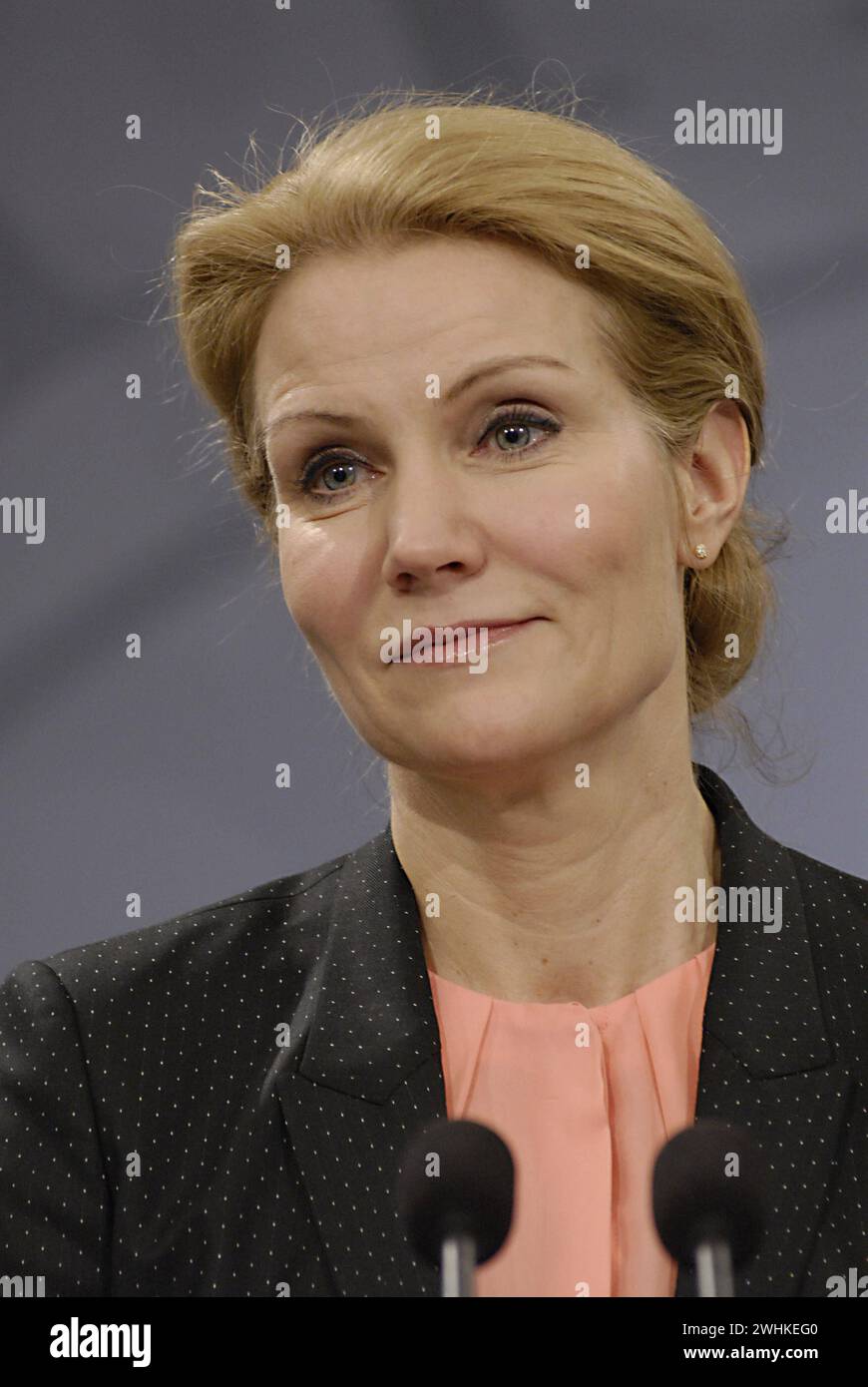 Kopenhagen / Dänemark.Ms.helle Thoirning-Schmidt dänische Premierministerin hält ihre wöchentliche Pressekonferenz in der Mirror Hall Chfristiansborg und die Reform der dänischen staatlichen Schulen ab 1st.class und morgen am 5. dezember. 2012 reist nach Paris, Frankreich, um den französischen Präsidenten Hollande und den französischen Premierminister PM Said heute am 4. Dezember 2012 zu treffen Stockfoto