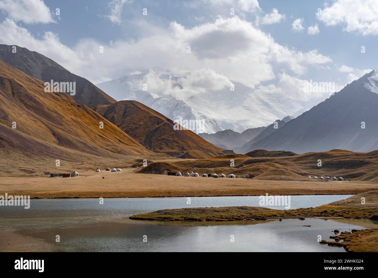 See, Lenin Peak, Pamir Mountains, Provinz Osh, Kirgisistan Stockfoto