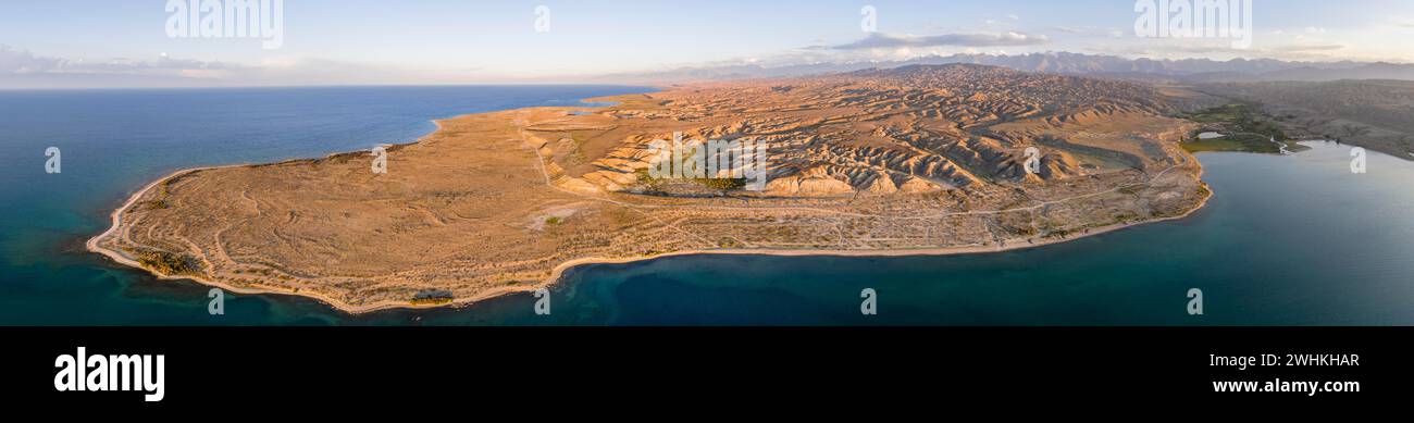 Luftaufnahme, Landschaft am Issyk Kul-See, Kirgisistan Stockfoto