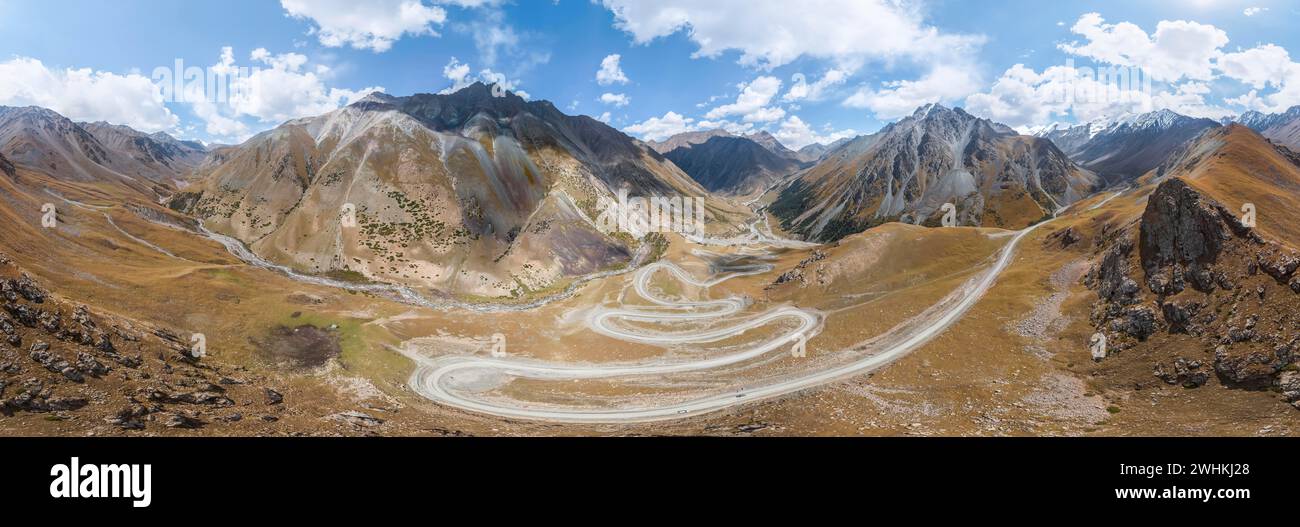 Berglandschaft mit Serpentinen, Bergpass nach Kumtor, Tien Shan, Yssykkoel Region, Kirgisistan Stockfoto