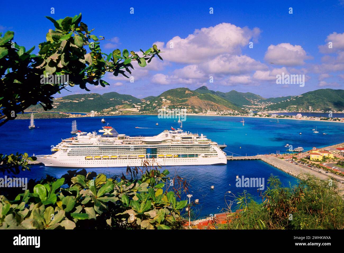 Karibik, Kreuzfahrtschiff vor St. Marten, 2015, Mittelamerika Stockfoto
