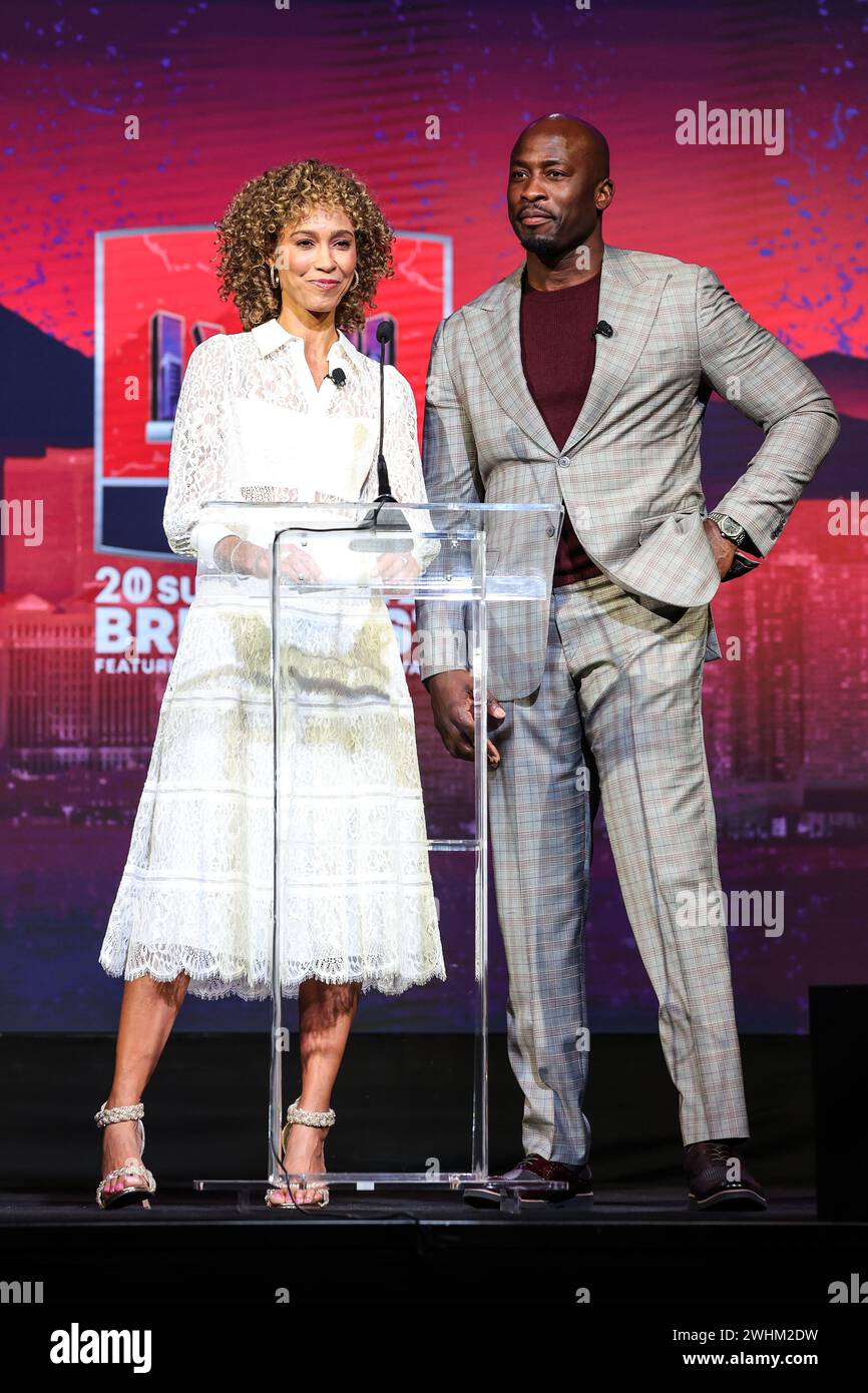 10. Februar 2024: (L-R) Emcees sage Steele und Akbar Gbajabiamila sprechen während des Super Bowl Frühstücks im Caesars Palace in Las Vegas, NV. Christopher Trim/CSM. Stockfoto