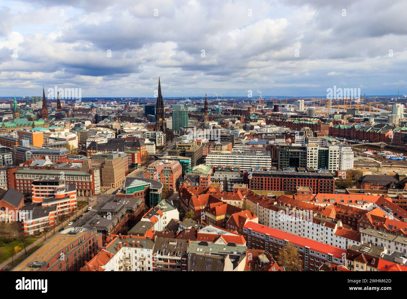 Luftaufnahme der Hamburger Innenstadt, Deutschland. Blick vom Glockenturm der St. Michaels Kirche Stockfoto