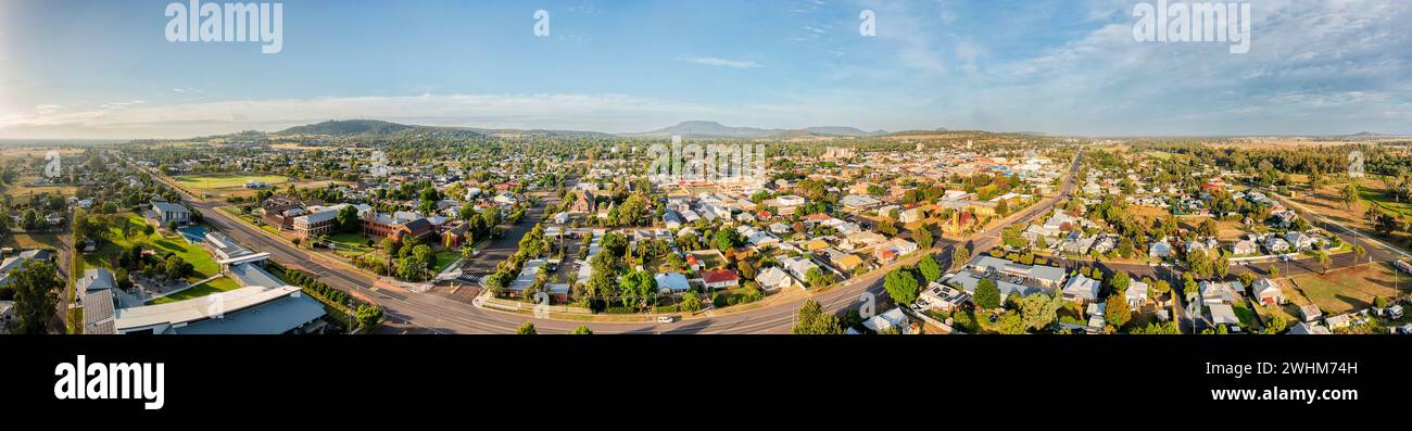 Weites Luftpanorama über die ländliche Stadt Gunnedah in New England in NSW, Australien. Stockfoto