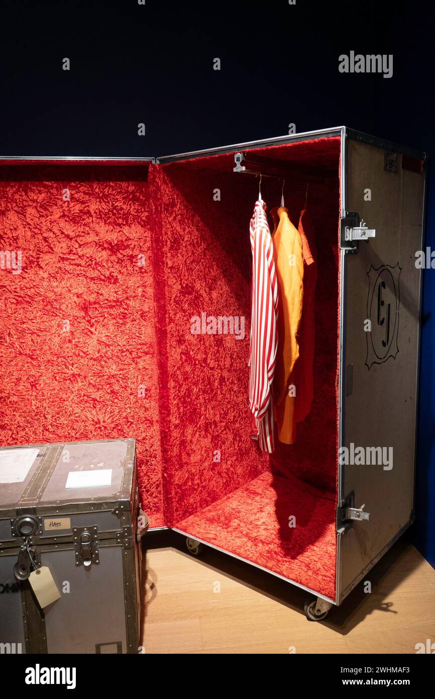 „The Collection of Sir Elton John: Opening Night“ im luxuriösen Auktionshaus von Christie im Rockefeller Center, New York City, USA 2024 Stockfoto