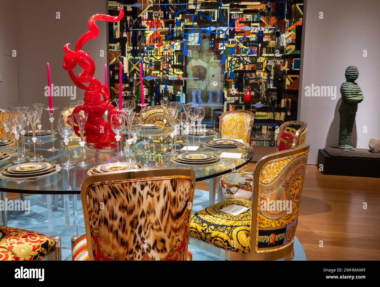 „The Collection of Sir Elton John: Opening Night“ im luxuriösen Auktionshaus von Christie im Rockefeller Center, New York City, USA 2024 Stockfoto