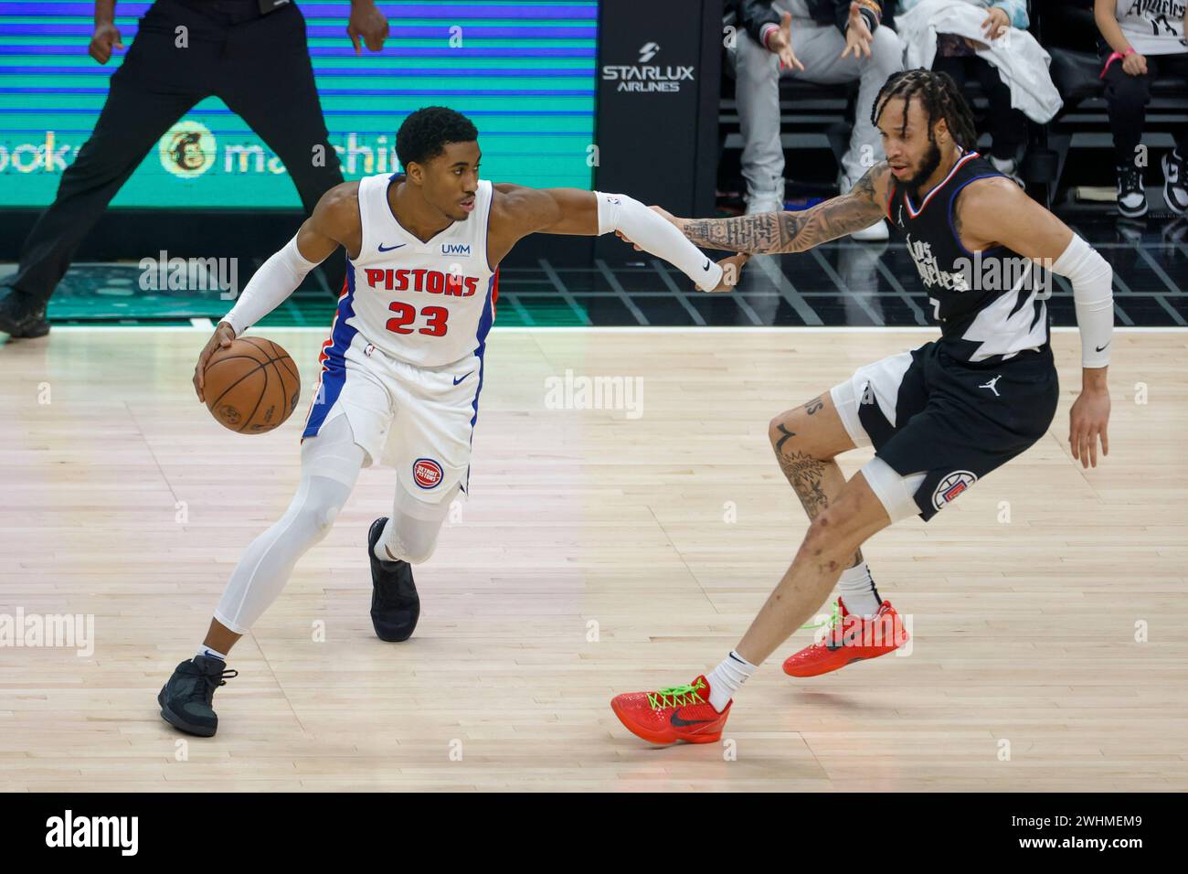 Los Angeles, Kalifornien, USA. Februar 2024. Detroit Pistons' Jaden Ivey #23 fährt gegen Amir Coffey #7 der Los Angeles Clippers bei einem NBA-Basketballspiel in der Crypto.com Arena am Samstag, 10. Februar 2024, in Los Angeles. (Kreditbild: © Ringo Chiu/ZUMA Press Wire) NUR REDAKTIONELLE VERWENDUNG! Nicht für kommerzielle ZWECKE! Stockfoto