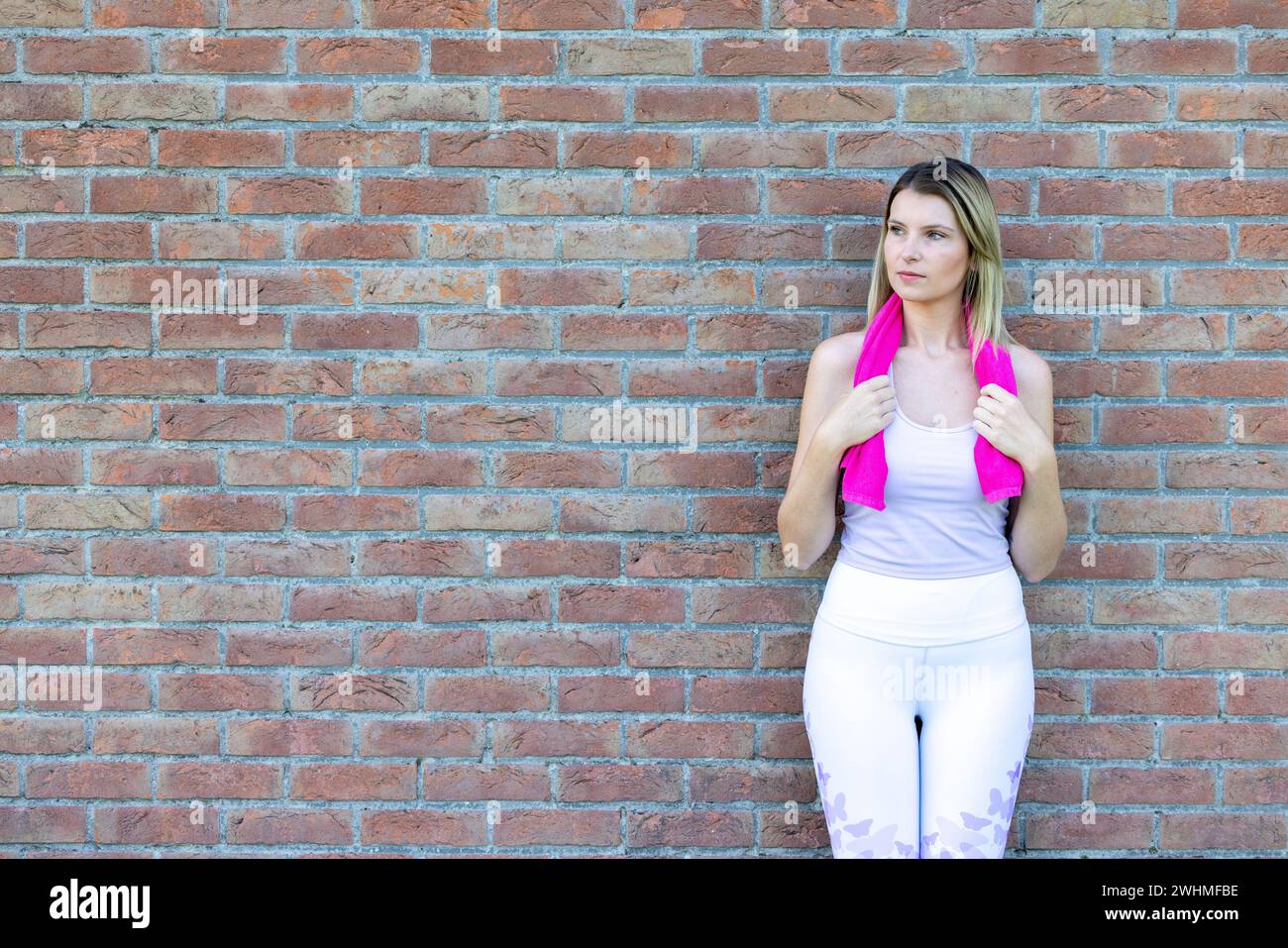 Energetic Fitness Frau, Die Nach Dem Training Pause Macht Stockfoto