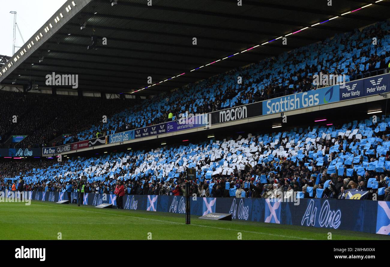 Scottish Gas Murrayfield Stadium. Edinburgh.Scotland.UK. 10. Feb 24.The Famous Grouse 6 Nations Series Match Scotland vs France.Scottish Fans farbige Papierpräsentation vor dem Auftakt Credit: eric mccowat/Alamy Live News Stockfoto