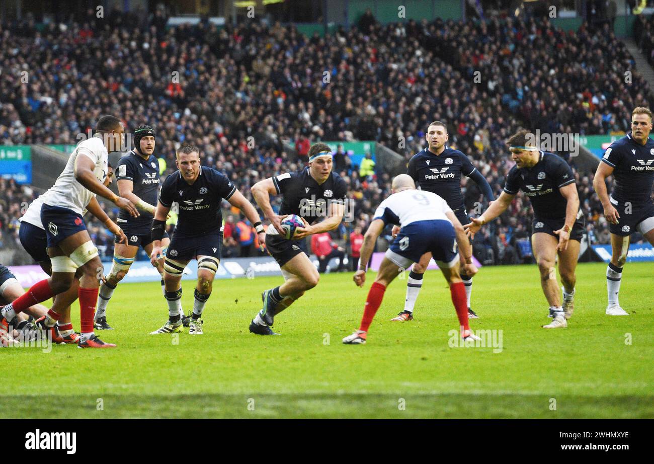 Scottish Gas Murrayfield Stadium. Edinburgh.Scotland.UK. 10. Feb 24.The Famous Grouse 6 Nations Series Match Scotland vs France.Rory Darge of Scotland trifft auf Maxime Lucu von Frankreich. Quelle: eric mccowat/Alamy Live News Stockfoto