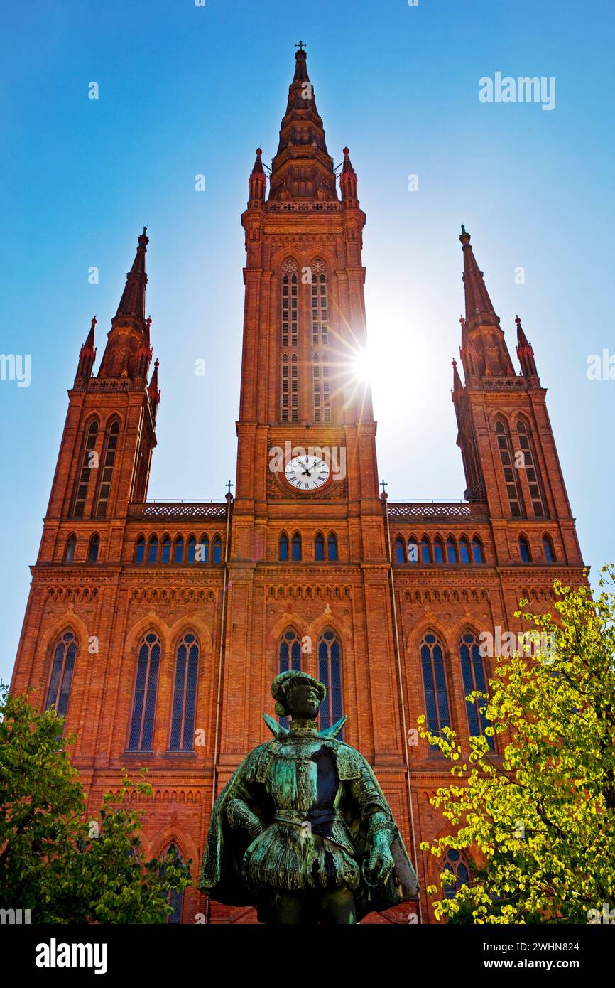 Neogotische Marktkirche mit Statue von Wilhelm I. von Nassau, Wiesbaden, Hessen, Deutschland, Europa Stockfoto