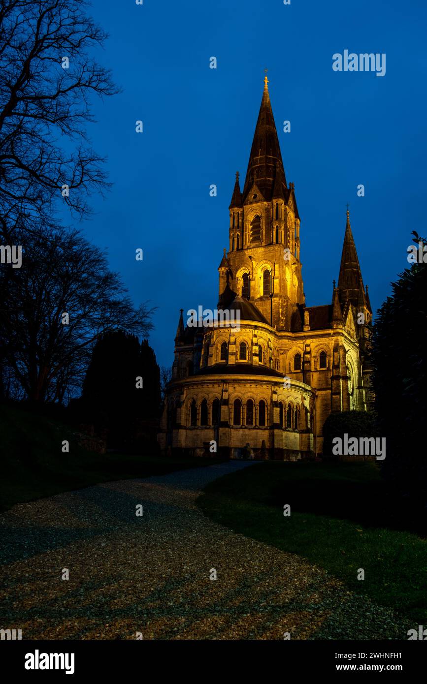 Saint fin barres anglikanische Kathedrale in Cork Irland am Abend Stockfoto