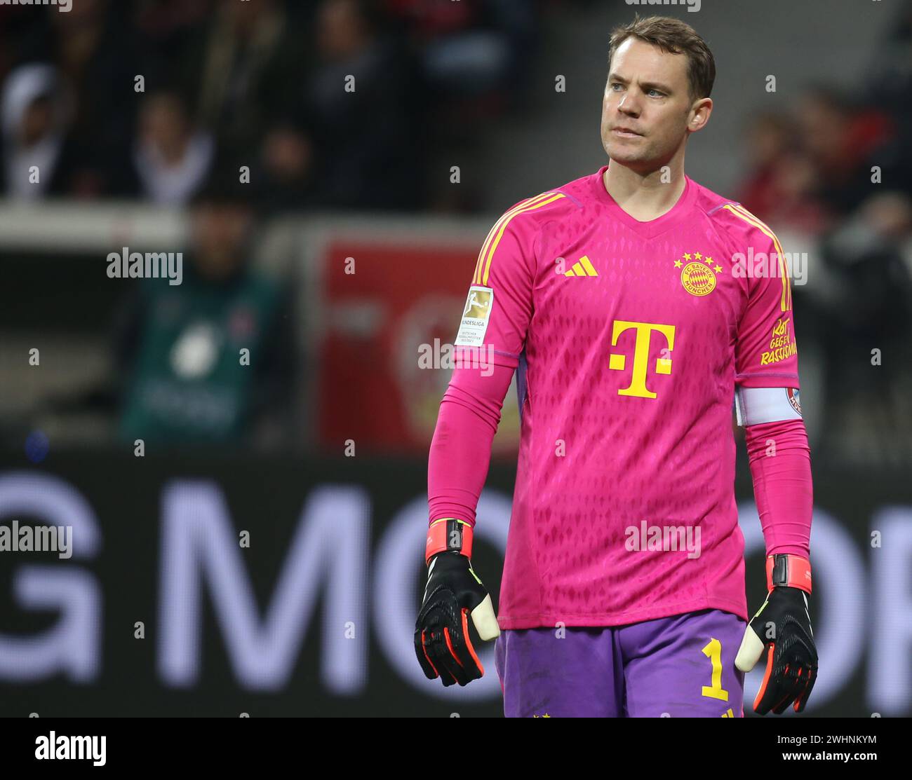 Leverkusen, Deutschland. Februar 2024. Torhüter Manuel neuer von Bayern München sieht beim Bundesliga-Spiel zwischen Leverkusen und Bayern München im BayArena Stadion an. (Endpunktzahl: Bayer Leverkusen 3:0 Bayern München). (Foto: Osama Faisal/SOPA Images/SIPA USA) Credit: SIPA USA/Alamy Live News Stockfoto