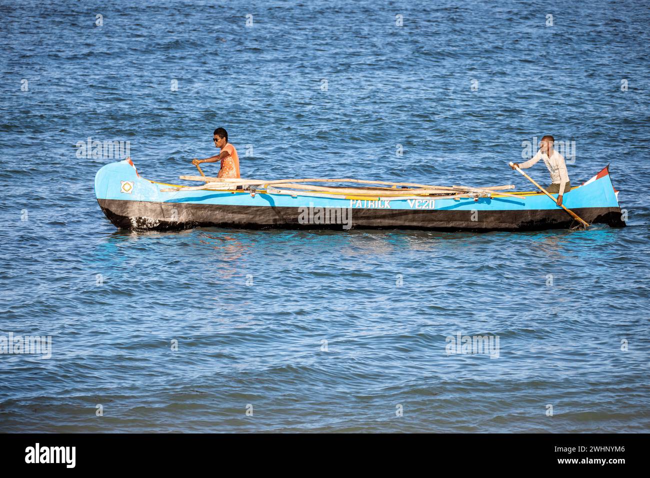 Fischer, die Segelboote benutzen, um vor der Küste von Anakao in Madagaskar zu fischen Stockfoto