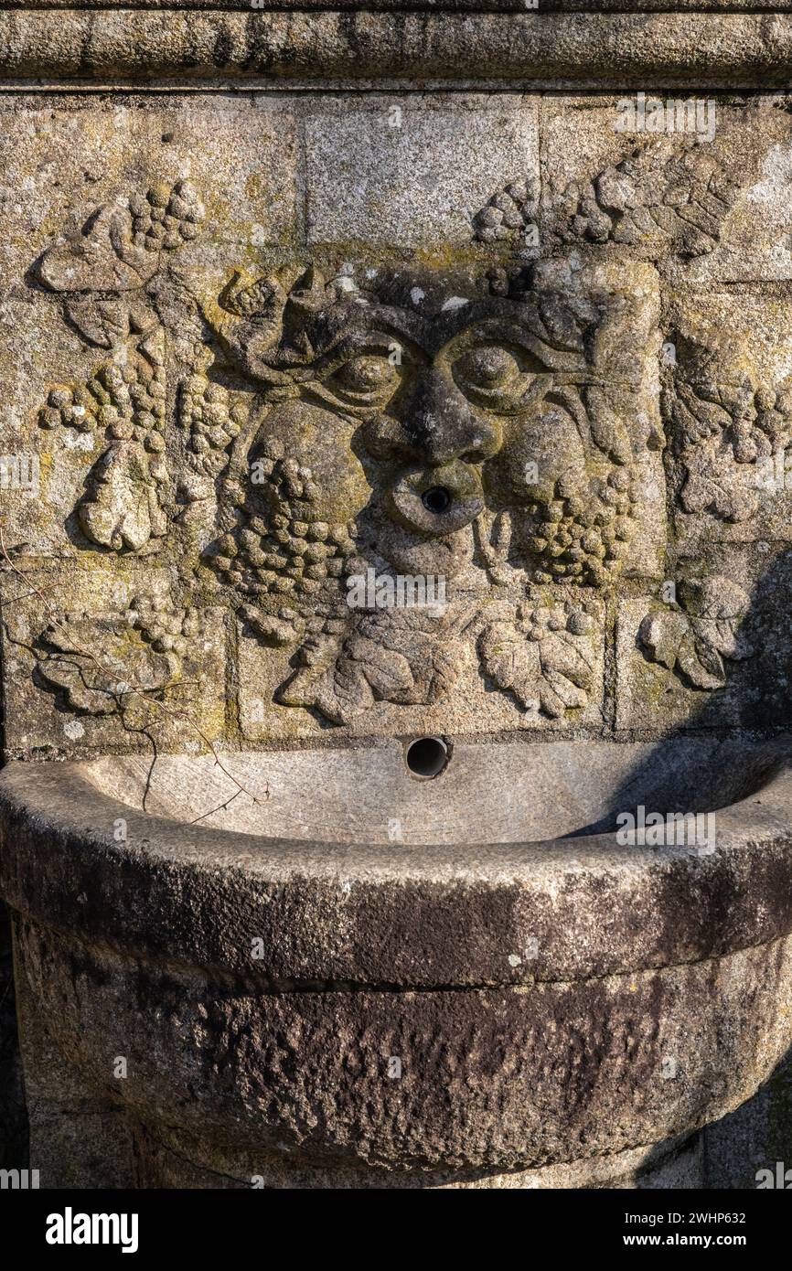 Fontaine pittoresque dédié au vignoble Stockfoto