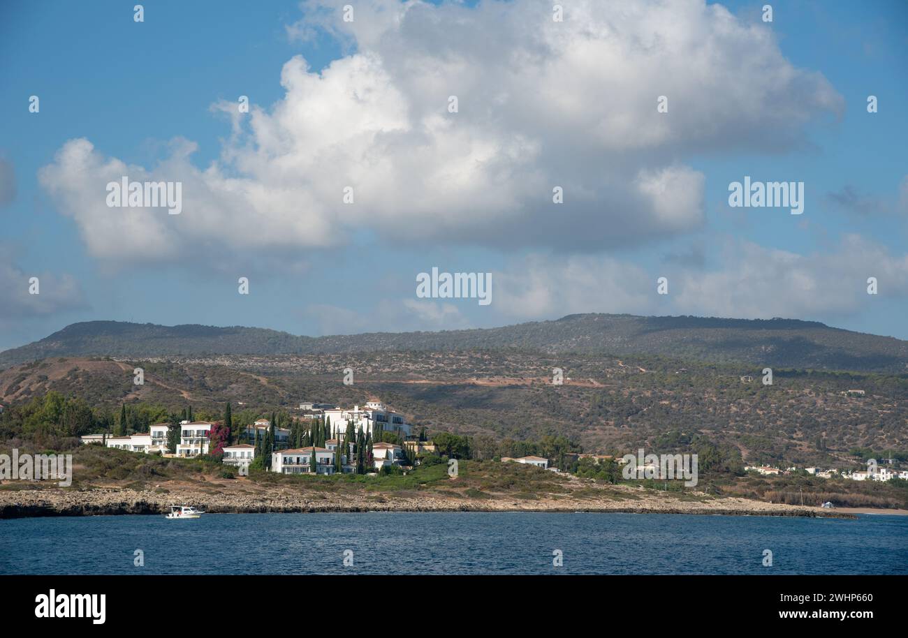 Ferienort am Rande einer felsigen Küste. Akamas Halbinsel paphos zypern Stockfoto