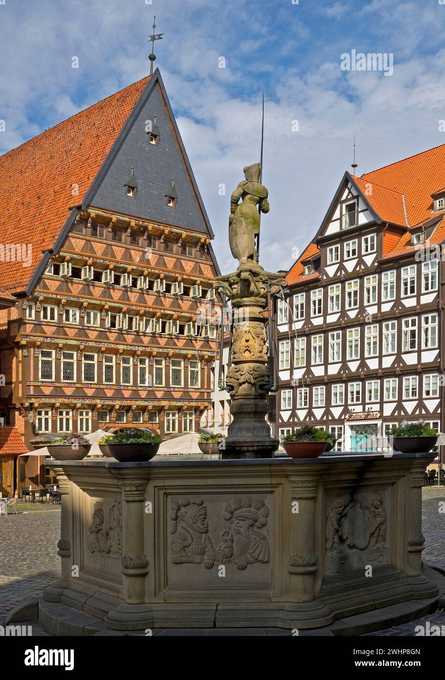 Historischer Marktplatz mit Roland-Brunnen und Knochenschnitzerei-Büro, Hildesheim, Deutschland, Europa Stockfoto