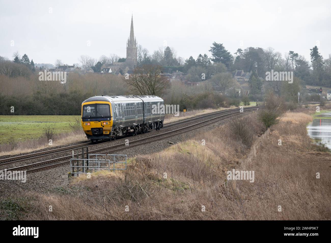Dieselmotor der GWR-Klasse 165 für Kings Sutton, Northamptonshire, England, Großbritannien Stockfoto