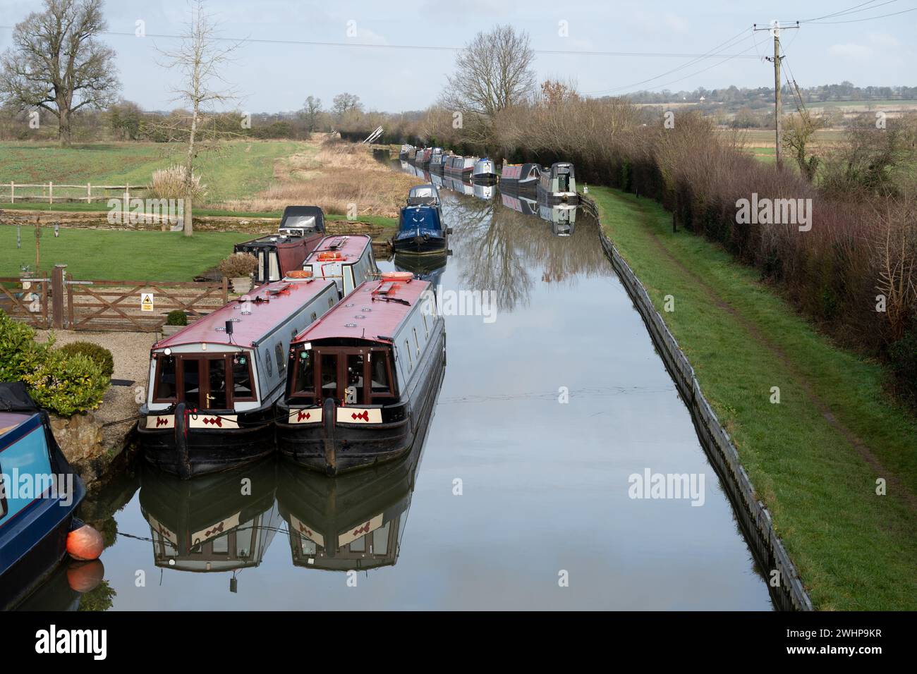 Der Oxford Canal im Winter an der Twyford Wharf, Oxfordshire, Großbritannien Stockfoto