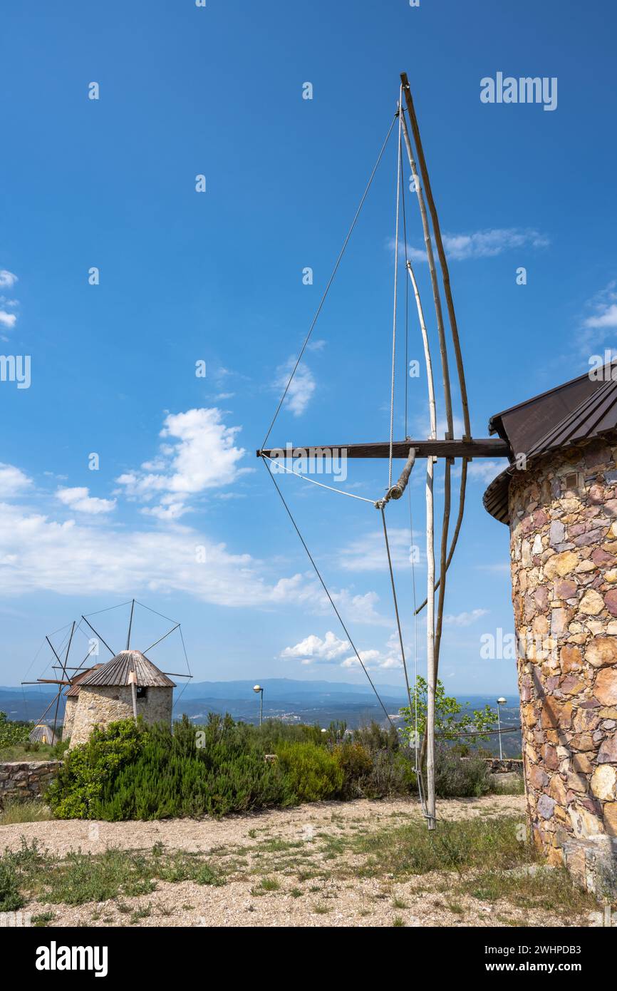 Steinwindmühlen in Penacova Stockfoto