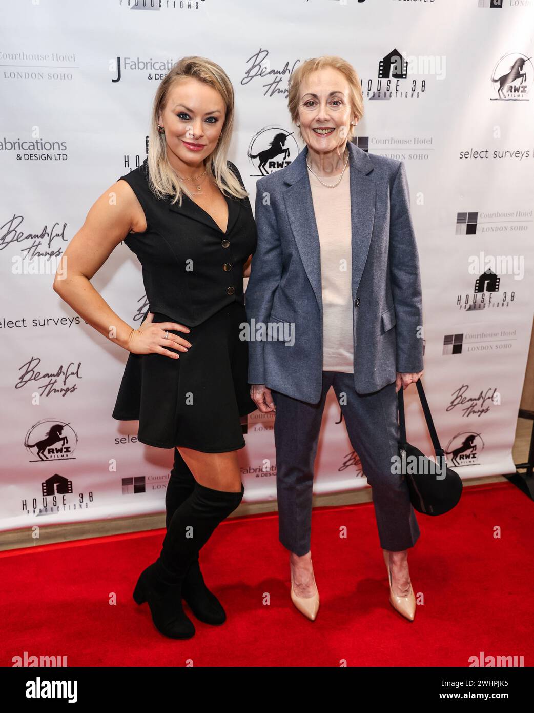 London, Großbritannien. Februar 2024. Rachel Warren und Paula Wilcox nehmen an der Filmvorführung „schöne Dinge“ im Courthouse Hotel in London Teil. (Foto: Brett Cove/SOPA Images/SIPA USA) Credit: SIPA USA/Alamy Live News Stockfoto