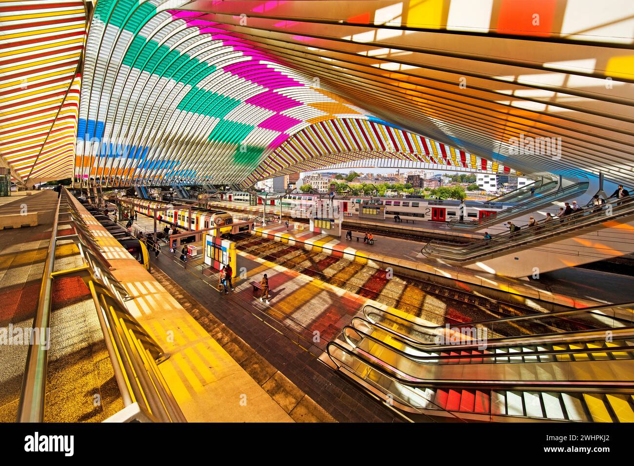 Bahnhof LiÃ¨ge-Guillemins mit Installation von Daniel Buren, LiÃ¨ge, Belgien, Europa Stockfoto