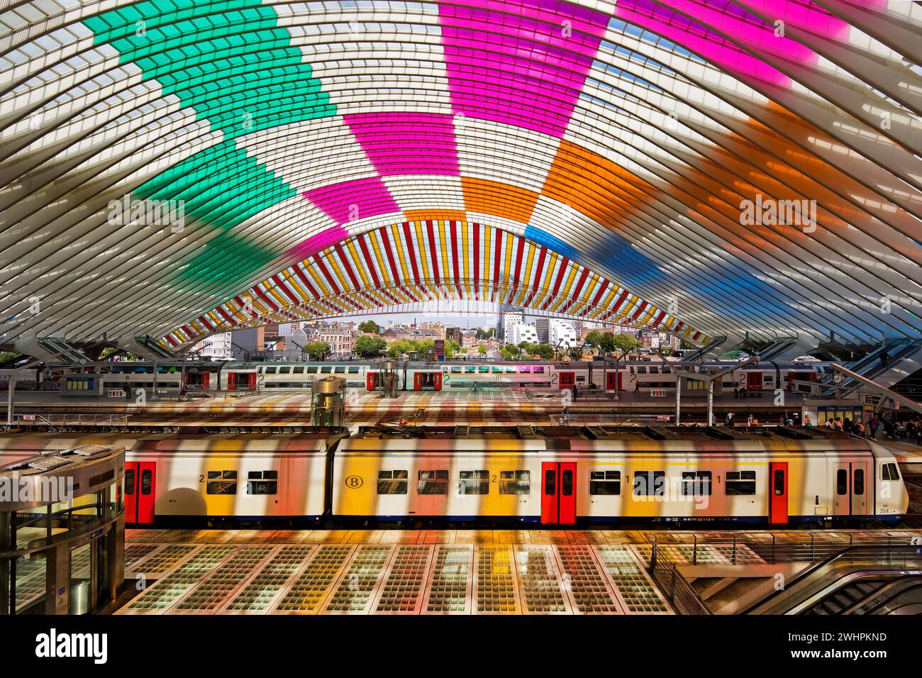 Bahnhof LiÃ¨ge-Guillemins mit Installation von Daniel Buren, LiÃ¨ge, Belgien, Europa Stockfoto