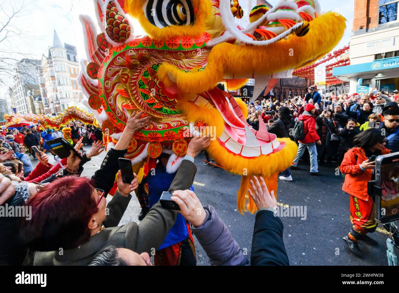 London, Großbritannien. Februar 2024. Chinesisches Neujahr: Jahr des Drachen. Lunar Silvester Parade in Chinatown. Quelle: Matthew Chattle/Alamy Live News Stockfoto