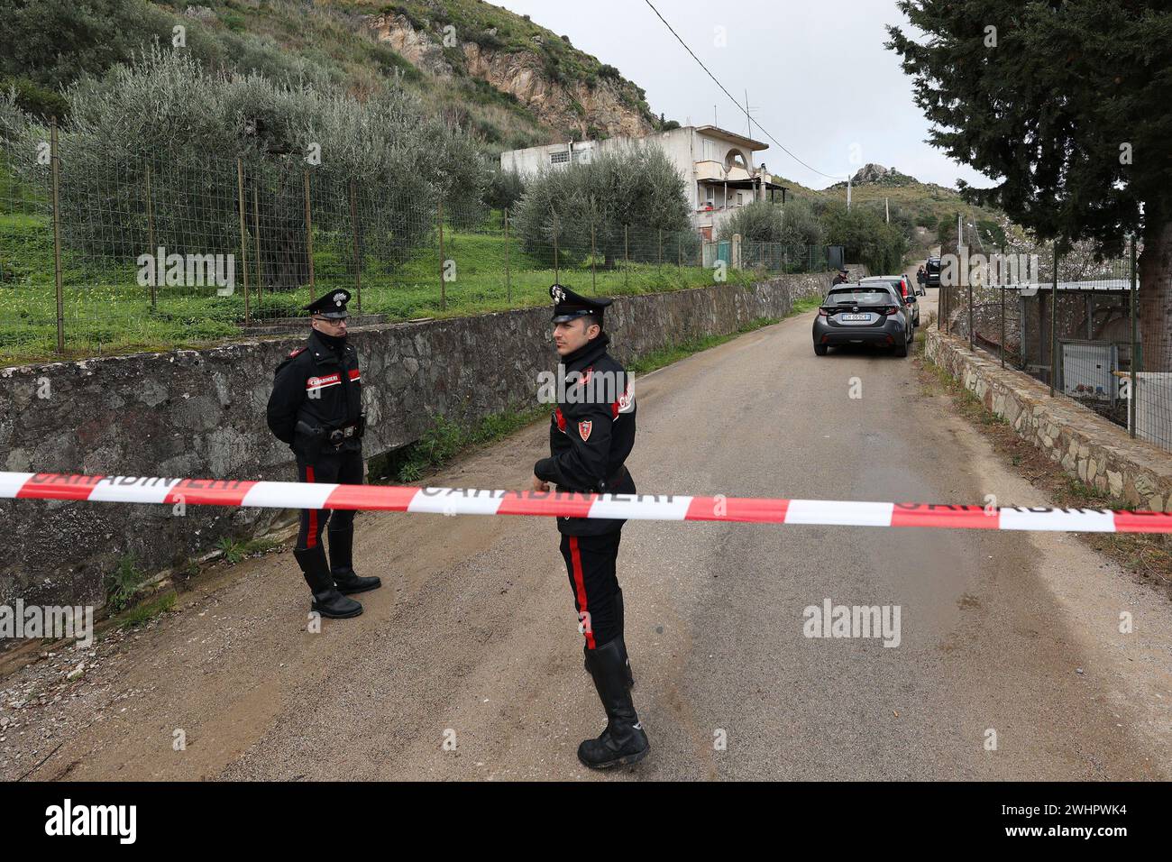 Altavilla Milicia ( Palermo) Februar 2024 Triplice omicidio ad Altavilla Milicia - uomo uccide la moglie e e i due figli nella foto il Luogo della strage Dove il marito ha ucciso la moglie e due figli di 5 e 16 anni una delle figlie è riuscita a Schmettersi in Salvo Stockfoto