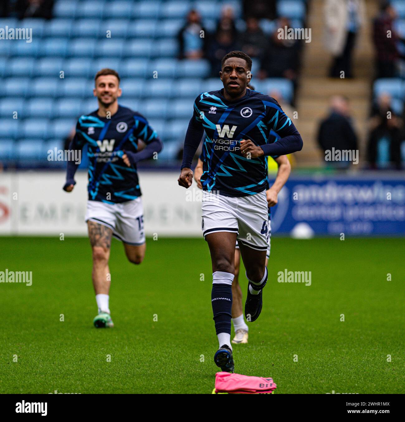 11. Februar 2024; Coventry Building Society Arena, Coventry, England; EFL Championship, Coventry City gegen Millwall; Wes Harding of Millwall während des Aufwärmens vor dem Spiel Stockfoto