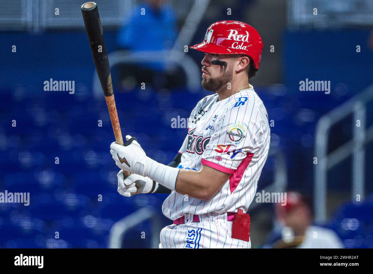 MIAMI, FLORIDA - 1. FEBRUAR: Julian Ornelas aus Naranjeros, Mexiko, während eines Spiels zwischen Curazao und Mexiko im loanDepot Park als Teil der Serie del Caribe 2024 am 1. Februar 2024 in Miami, Florida. (Foto: Luis Gutierrez/Norte Photo) Stockfoto