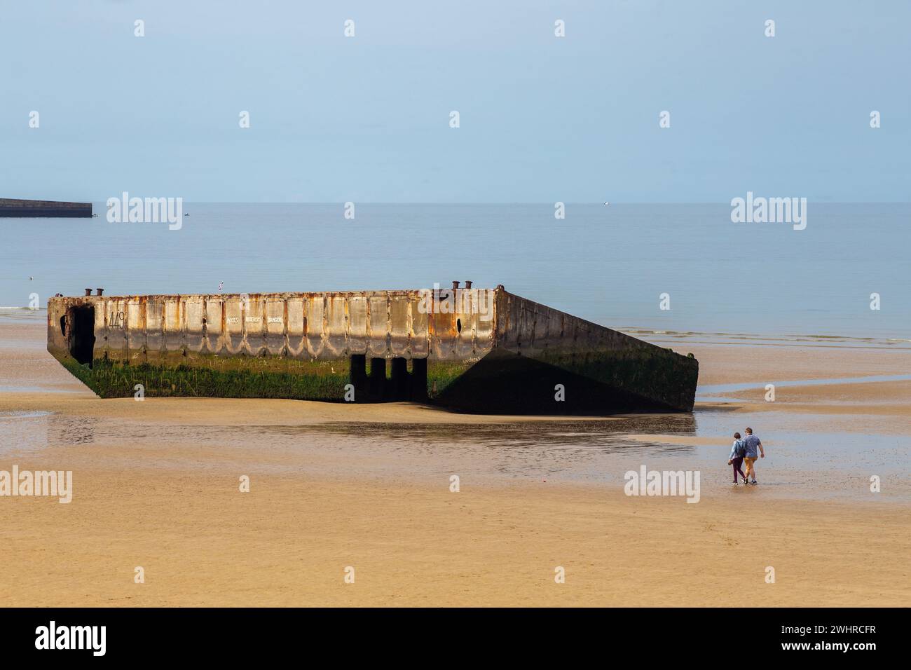 D-Day Ponton 449 am Gold Beach in Arromanches-les-Bains, Normandie, Frankreich Stockfoto