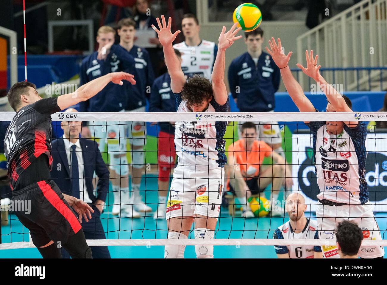 Kamil Rychlicki von ITAS Trentino Volley im Spiel zwischen ITAS Trentino Volley und Asseco Resovia Rzesz˜W, gültig für Pool B von CEV ME Stockfoto