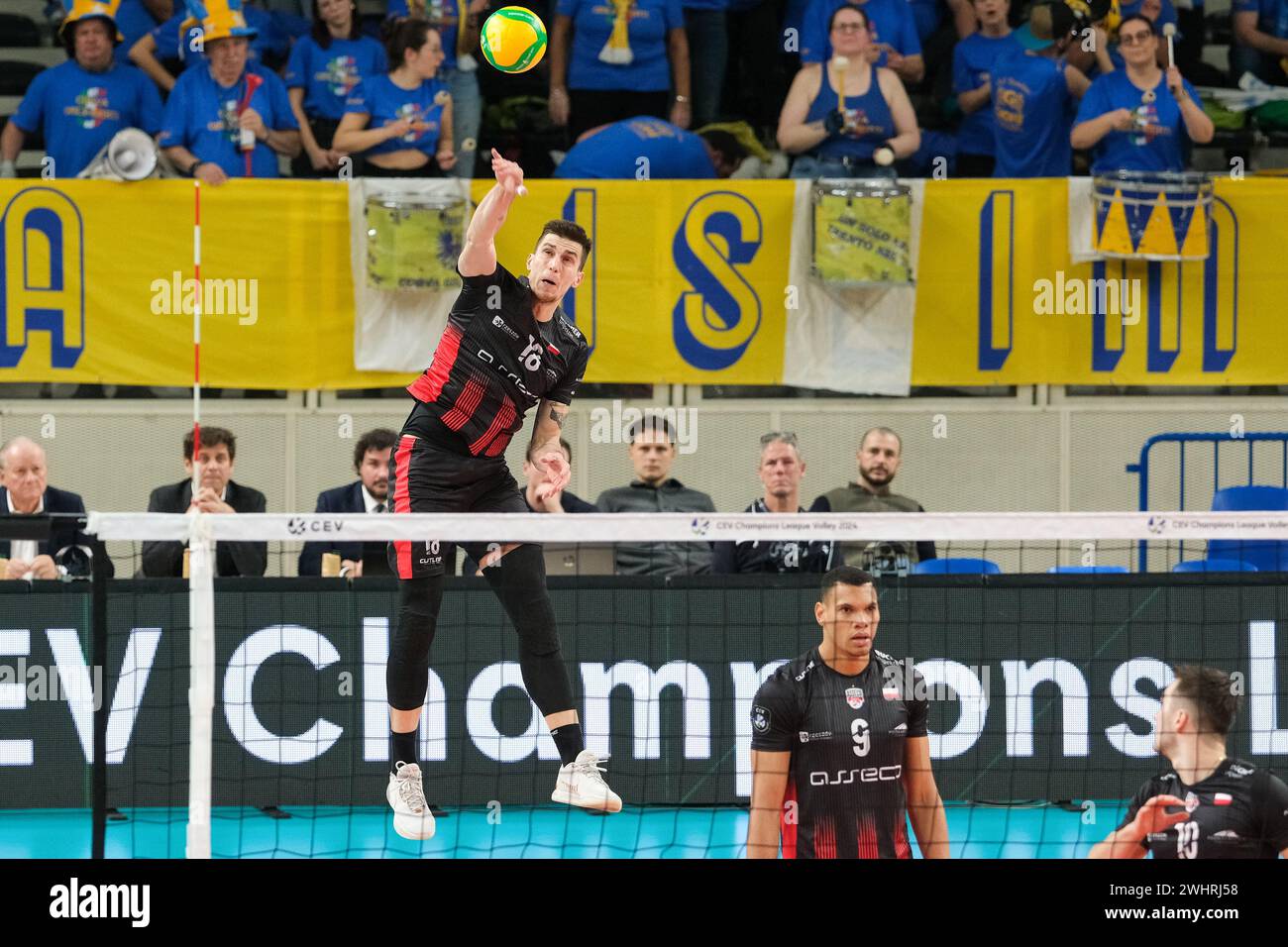 Klemen Cebulj von Asseco Resovia Rzesz˜W im Spiel zwischen ITAS Trentino Volley und Asseco Resovia Rzesz˜W, gültig für Pool B von CEV ME Stockfoto