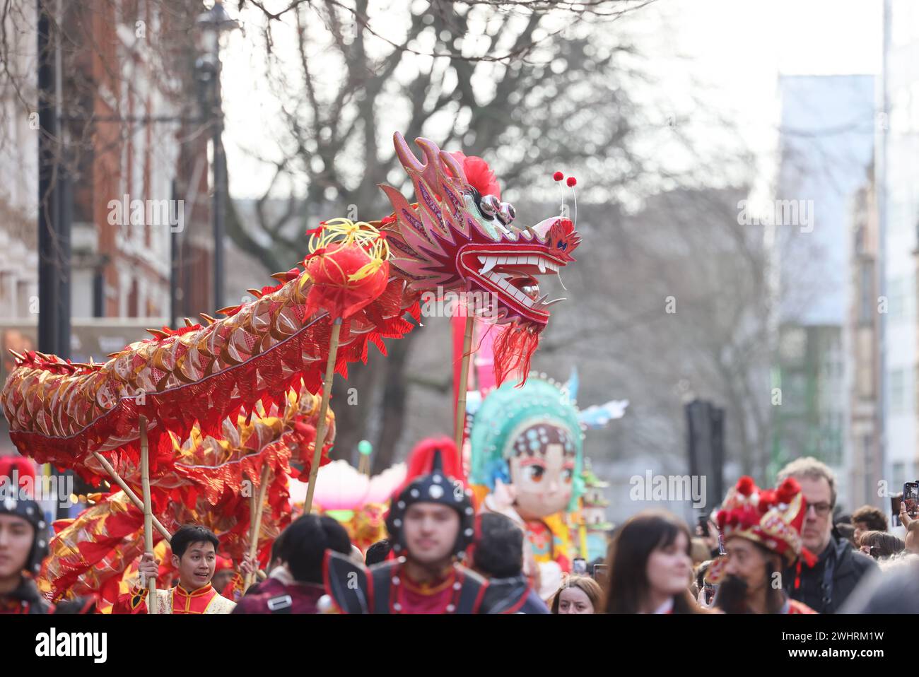 London, UK, 11. Februar 2024. Menschenmassen füllten die Straßen im Zentrum Londons rund um Chinatown, um die Chinesische Neujahrsparade oder die Lunar New Year Parade 2024 zu sehen. Dieses Mal bringt das Jahr des Drachen ein und läutet Veränderungen und Möglichkeiten ein. Kredit : Monica Wells/Alamy Live News Stockfoto