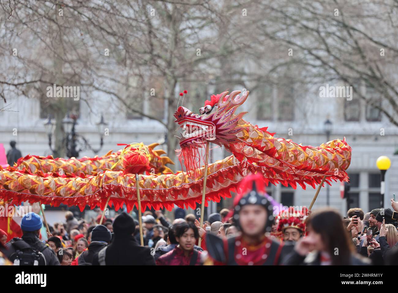 London, UK, 11. Februar 2024. Menschenmassen füllten die Straßen im Zentrum Londons rund um Chinatown, um die Chinesische Neujahrsparade oder die Lunar New Year Parade 2024 zu sehen. Dieses Mal bringt das Jahr des Drachen ein und läutet Veränderungen und Möglichkeiten ein. Kredit : Monica Wells/Alamy Live News Stockfoto