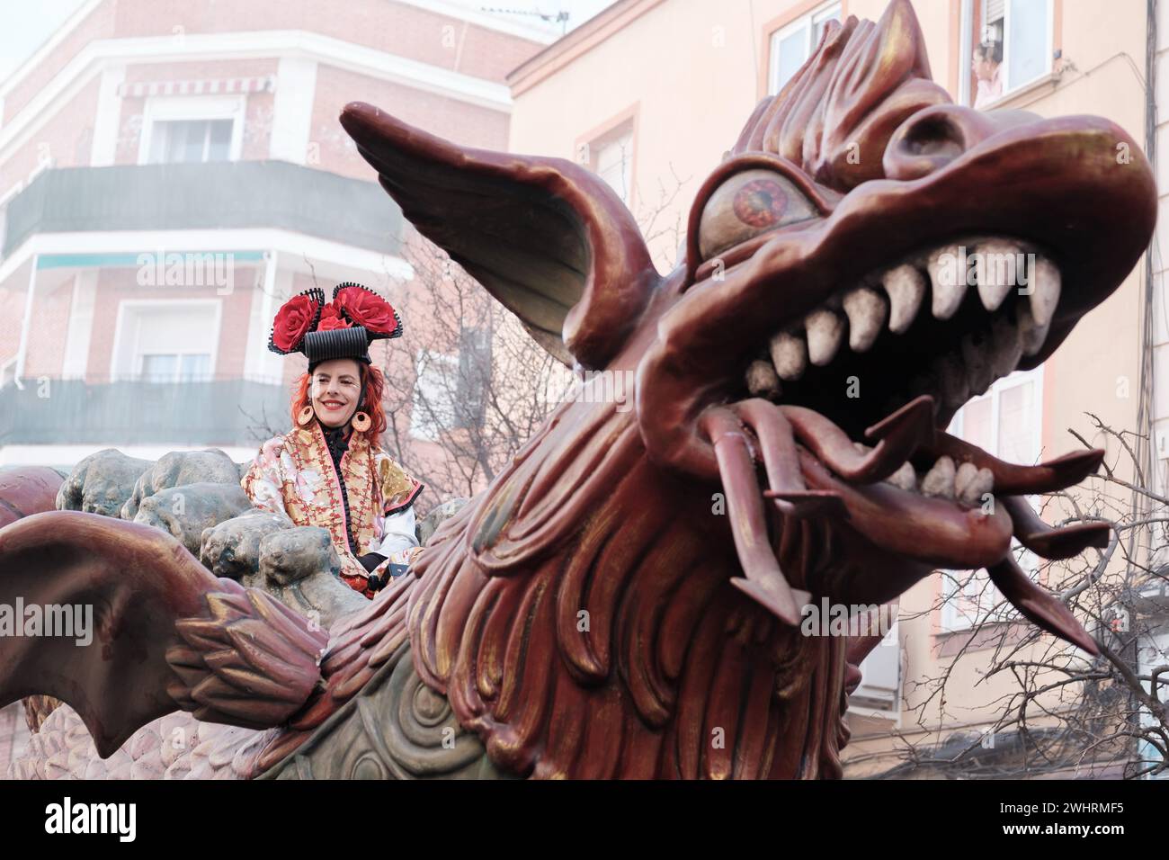 Mehrere Personen während der Chinesischen Neujahrsparade des Jahres des Drachen im Stadtteil UserA am 11. Februar 2024 in Madrid, Spanien. Gestern, F Stockfoto