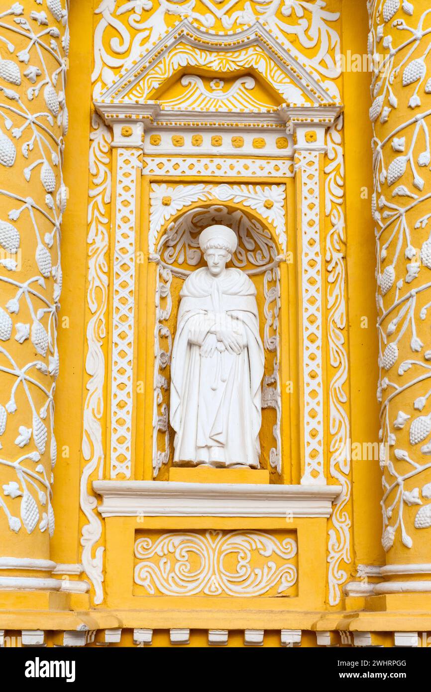 Antigua, Guatemala. La Merced Kirche, vollendet 1767. Statue von San Pedro Arinengol. Stockfoto