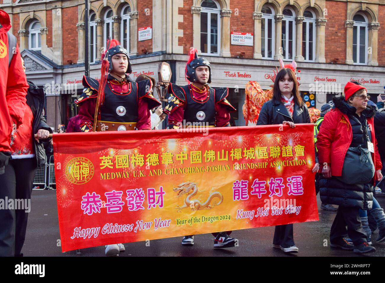 London, England, Großbritannien. Februar 2024. Die chinesische Neujahrsparade führt durch den Cambridge Circus und feiert das Jahr des Drachen. (Kreditbild: © Vuk Valcic/ZUMA Press Wire) NUR REDAKTIONELLE VERWENDUNG! Nicht für kommerzielle ZWECKE! Stockfoto